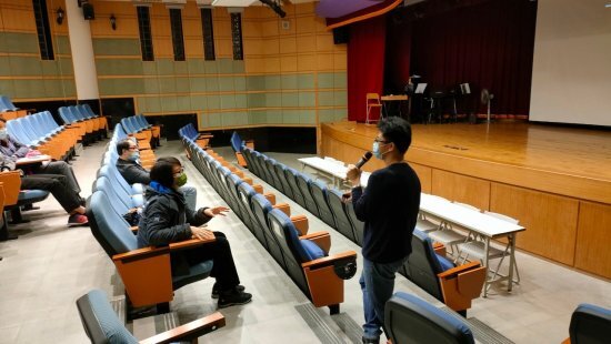 王龍翔組長與家長互動