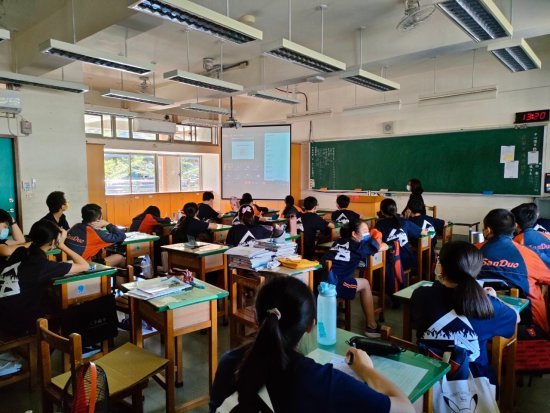 各班學生聆聽講座情形