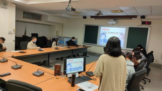 專輔教師李采潔師進行「情緒困擾學生之辨識與輔導」宣導