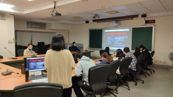 專輔教師李采潔師進行「情緒困擾學生之辨識與輔導」宣導
